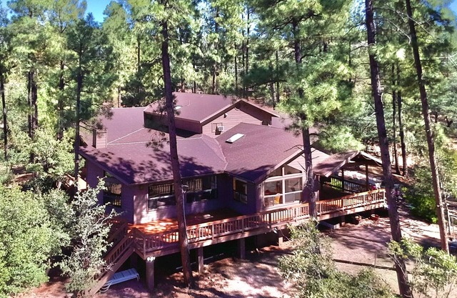 Retiro privado de lujo en la montaña de 3998 pies cuadrados. Ven y mira el alce.