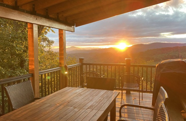 Private luxury home, sunset/mountain views, game room, pet-friendly, sleeps 22
