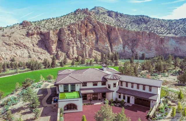 Private Luxury Home On Crooked River