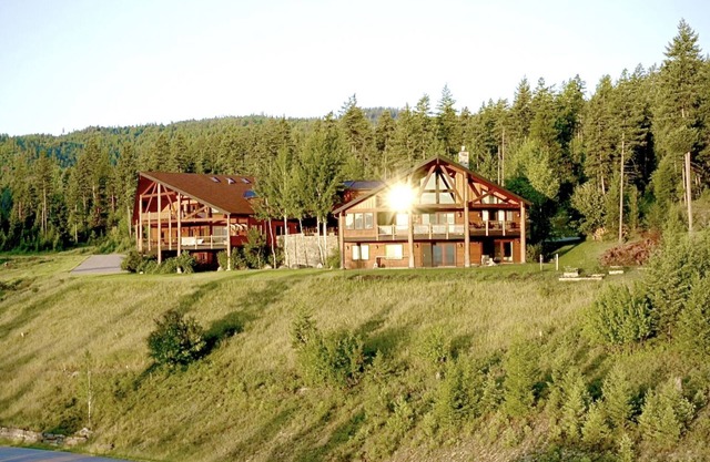 Private Luxury on 8acers with Amazing views and Spacious Accommodations