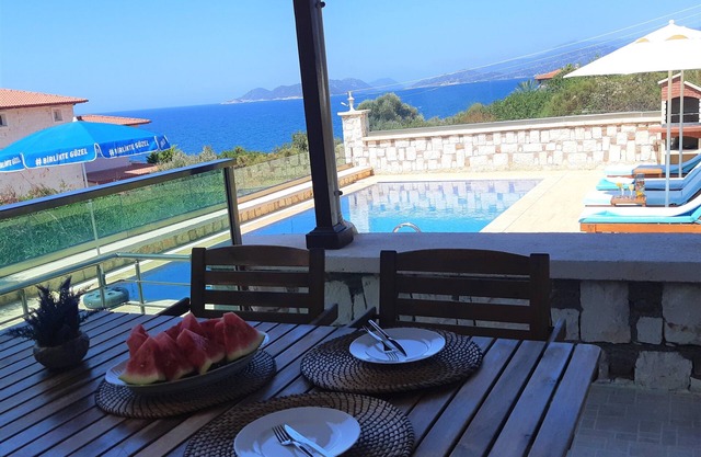 Private luxury villa with private pool and sea view, fully equipped!