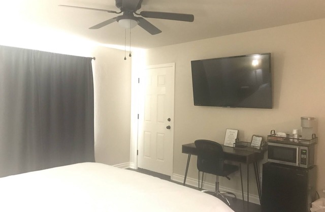 Private Master Suite/Private Entrance