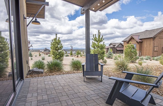Private Modern Cabin Walking Distance to Resort and Amenities (New Construction)