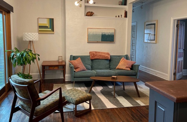 Private Modern Cottage 10 min walk to River Arts and South Slope