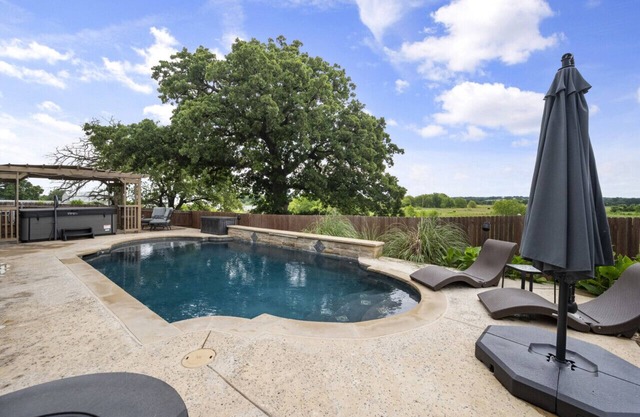 ★Private Modern Pool Home ★ Backyard Vibes + More!