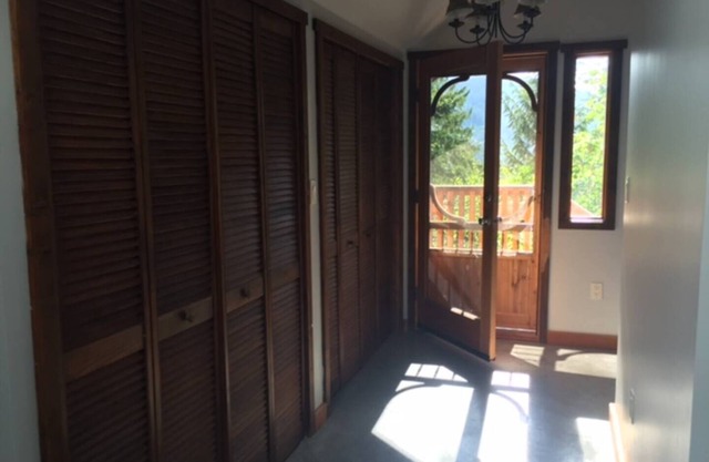 Private Mountain Detached Loft.