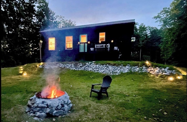 Private mountain cabin with hot tub!