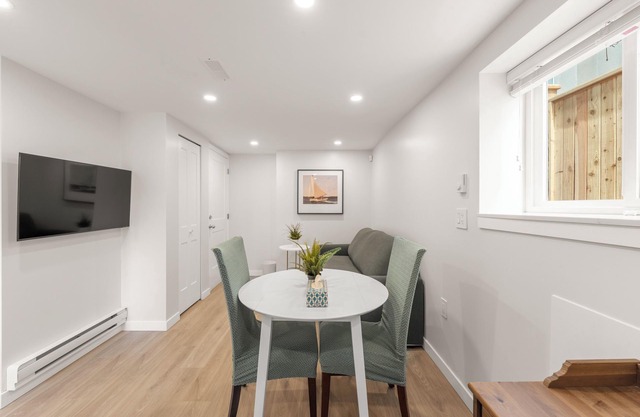 Private newly renovated 1 bed 2 baths suite in central location