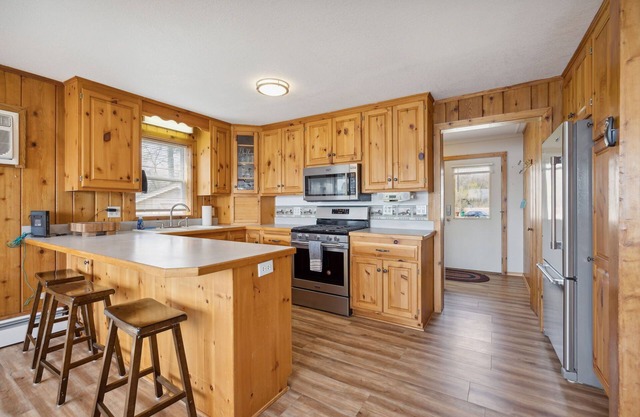 Private oasis to fish, swim, boat and relax on beautiful Bass Lake