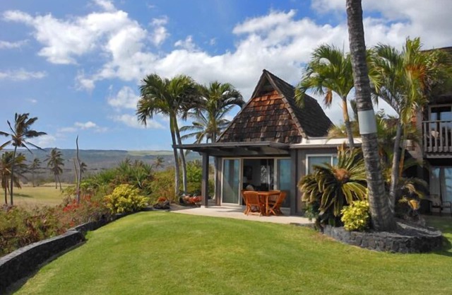 Private Oceanfront Condo Punaluu Negro Sand Beach