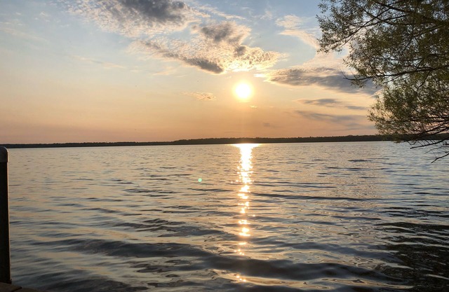 Disfrute de un hogar privado en el lago con vistas del amanecer / atardecer! Casa espaciosa duerme 20+