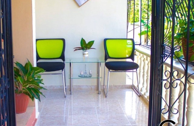 Private one room apartment in rental unit hosted by Hector