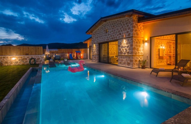 Private Outdoor Pool Villa with garden in Sarıbelen Village