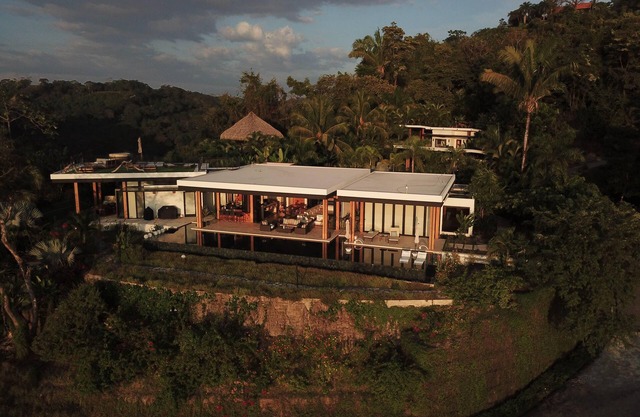 Private Paradise: 4 Bedrooms, Infinity Pools, Yoga Rancho, with stunning views