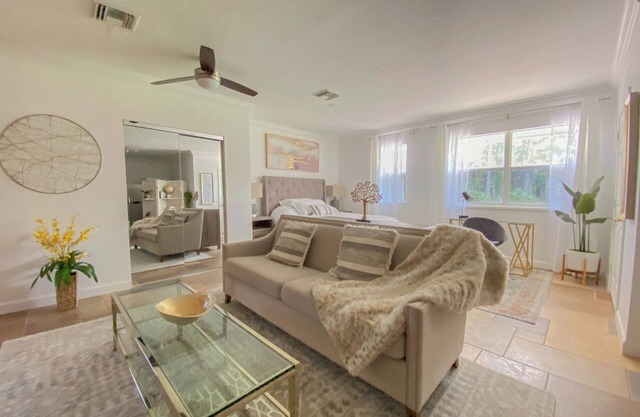 Private Paradise - Large, Peaceful Studio w Patio