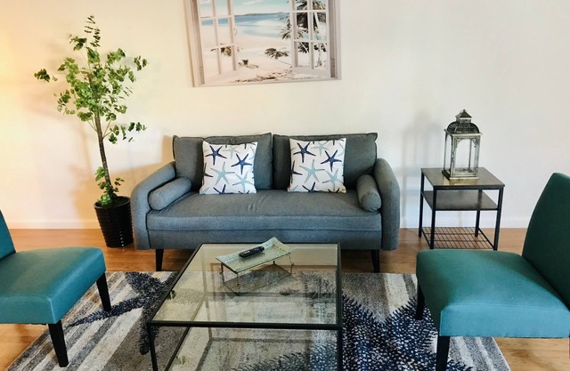 Private patio w/ work space entire 2bd/2ba in West LA, SMC,UCLA Santa Monica adj