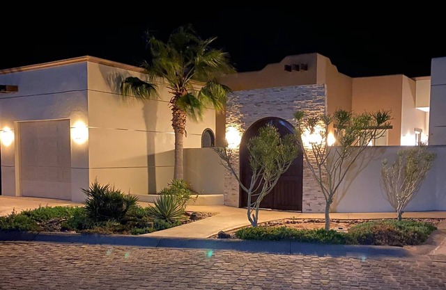 Casa frente al mar a pies de distancia de la playa, piscina del complejo, gimnasio, spa y restaurante