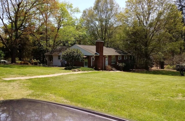 Private & Peaceful w/Hot Tub, Fireplace, Popcorn Machine. 15 Mins to Everything