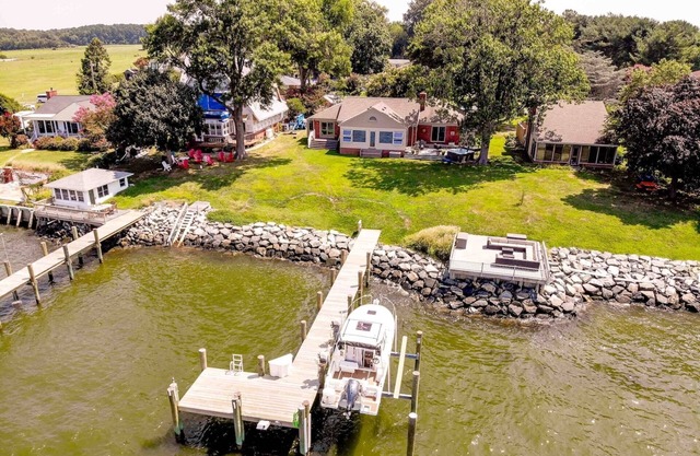 Private pier at multi-suite waterfront home on the Bay with Hot Tub (Open!)