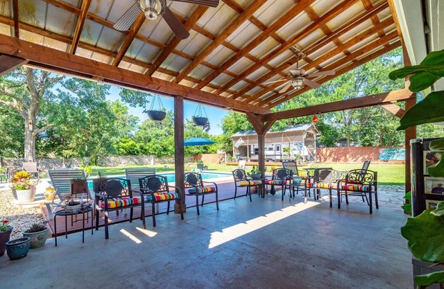 Private Pool 3 Bed 2.5 bath South Austin 6 miles from Downtown