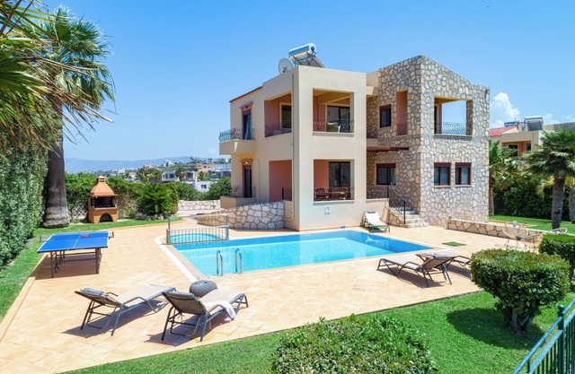 Private pool *500mt to Stalos beach*Stunning view*Walk to Taverna & Supermarket