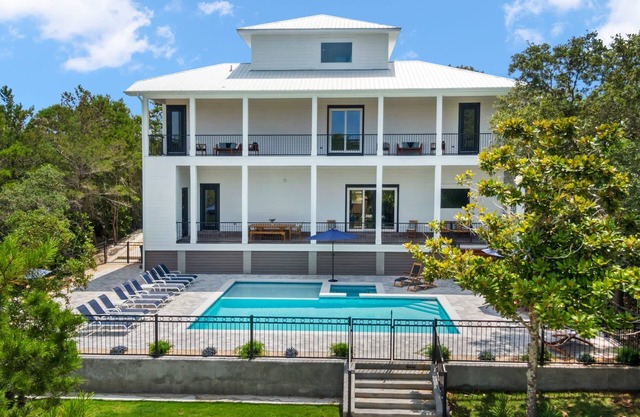 Private Pool and Spa, Golf Cart, 2 Min to Private Beach - Island Oasis