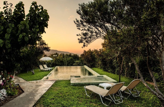 Piscina privada ★ Área de barbacoa ★ Vista al mar ★ 5 habitaciones ★ 1 km de la playa