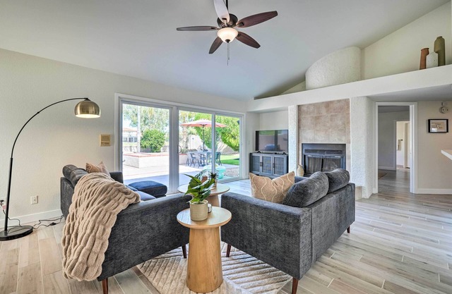 Private Pool, Gas Grill: Chic Glendale Home!