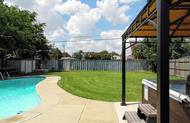 Retiro privado en un suburbio seguro y amigable, fuera de la intersección principal!