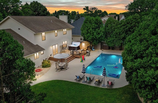 Private Pool - HOT TUB - Sauna - Game Room - Pets