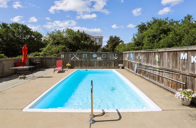 Piscina privada, jacuzzi, casa adorable en pato. 850 pies a la playa! ¡Mascota amigable!