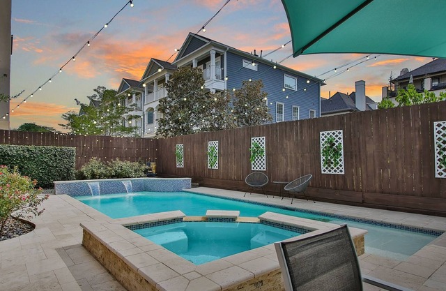 Private Pool + Hot Tub in Houston Heights - Lovett!