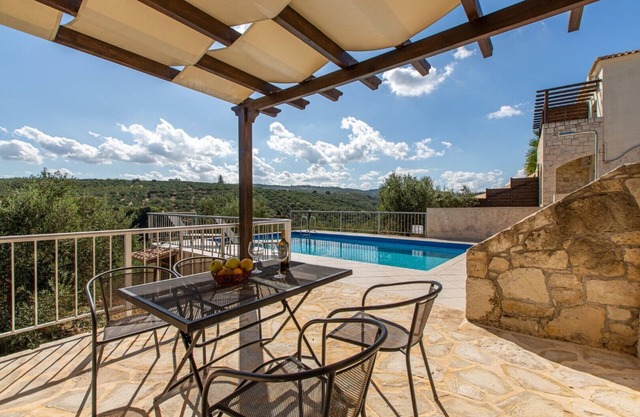 Piscina privada ★ Vista al mar ★ Villa de estilo cretense ★ 2 dormitorios ★ 6 plazas
