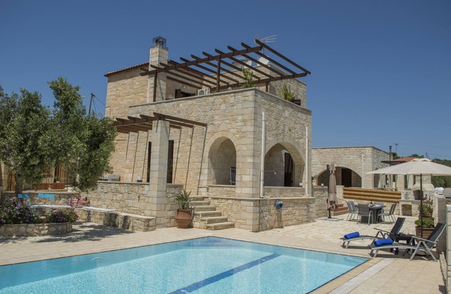Piscina privada ★ Villa de piedra ★ BBQ ★ 3 dormitorios ★ Tranquilidad y naturaleza