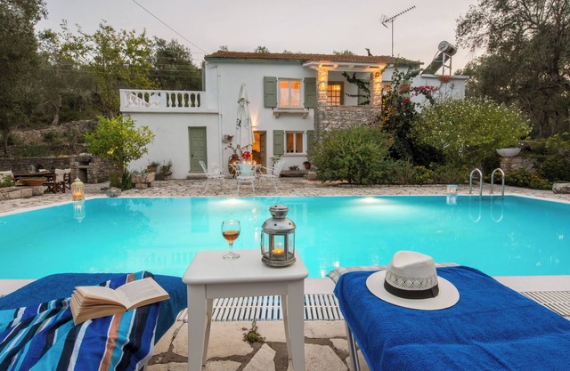 Private pool, stone Mansion, great views Villa Maritsa