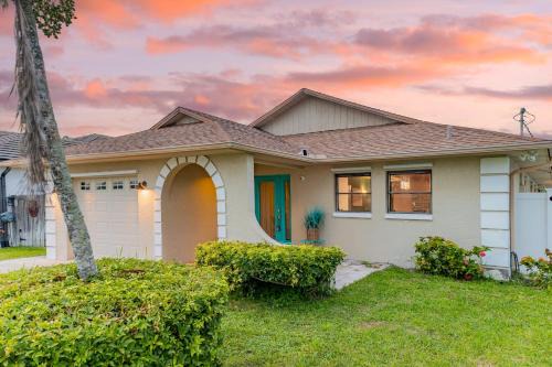 Private Pool Sunroom Beach Escape at Manatee