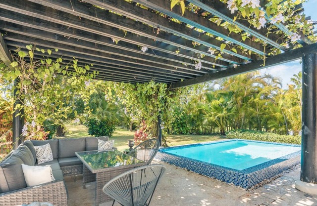 Tropical 3BR Villa at Green Village B87