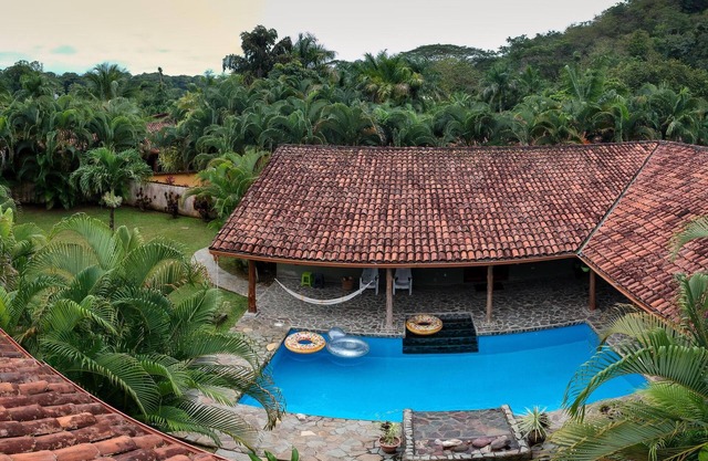 Piscina privada y patio ~ Escapada aislada ~ Minutos a la playa