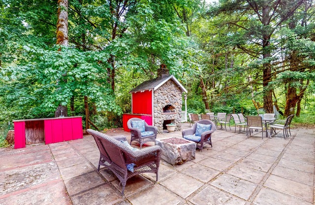 Private property - Main & Guest Home - Creek Views