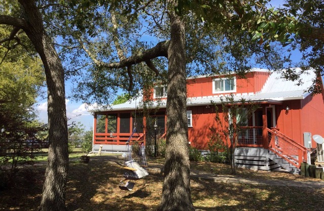 Private, quiet retreat. Great fishing,kayaking, SUP. Pet friendly beach nearby