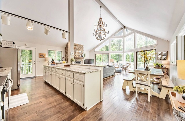 Casa privada, recientemente renovada, frente al lago a minutos de Little Red River y