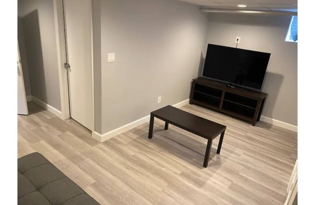 Private Renovated Cozy Apt