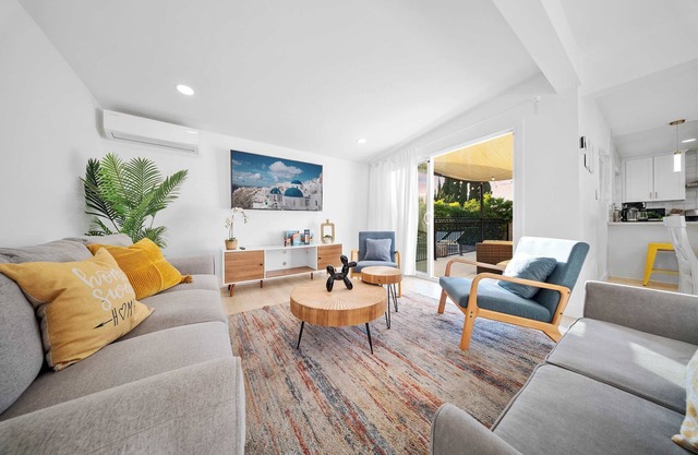 Private Retreat w/Pool | DTLA/Disneyland