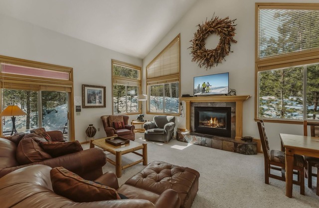 Casa grande que admite mascotas A 2 minutos del centro de la ciudad, Jacuzzi privado: Antlers Ridge Lodge