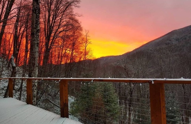 Private retreat with mountain views and a cascading creek on 3 acres. Fast wifi