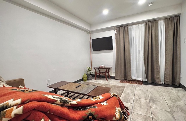 Private Retreat – Walk to Beach | Lake | Stores |Dining