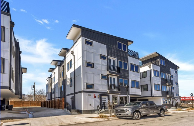 Private Rooftop Patio+4 Story Home w/ Peloton Bike in Downtown Fort Worth