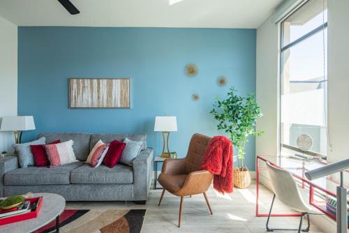 Private Rooftop Terrace-Walk Score 81-Shopping District-King Bed-Parking 4003