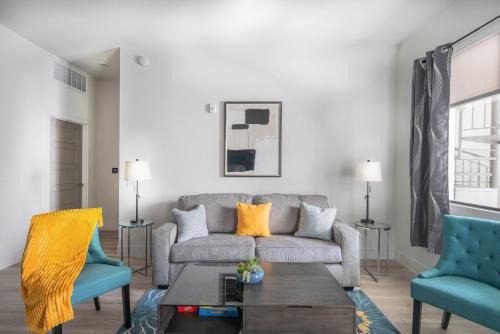 Private Rooftop Terrace-Walk Score 81-Shopping District-King Beds-Parking 4021