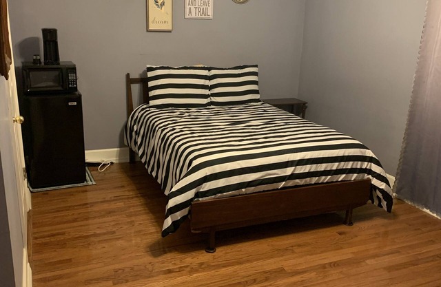 Private room and bathroom in the heart of Cullman.